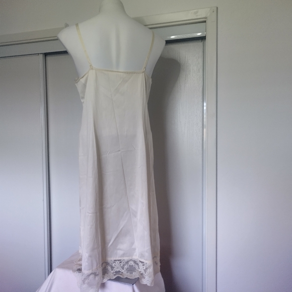 VANITY FAIR Vintage Lace Trimmed Ivory Cream Slip Nightie Dress size 36 - Picture 4 of 6